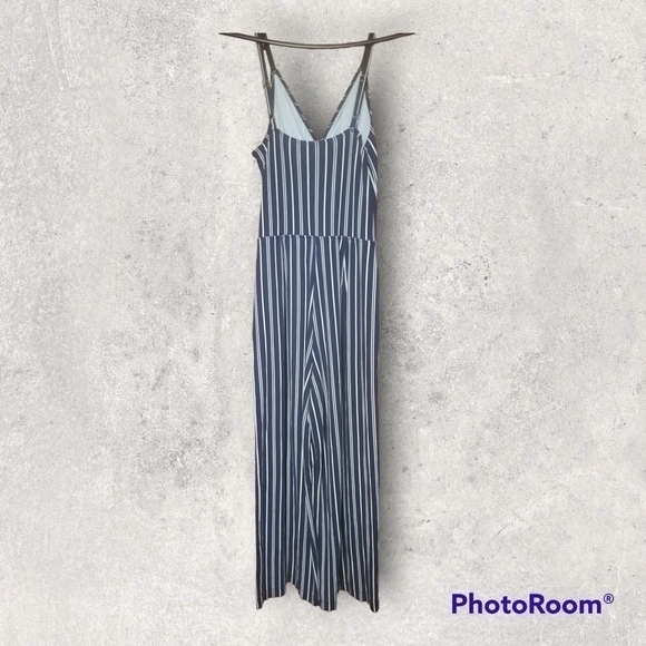 Hollister striped jumpsuit open‎ key hole  size XS blue white  stretch - Picture 3 of 3